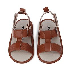 Cute Walk by Babyhug Velcro Closure Solid Booties - White