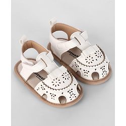 Cute Walk by Babyhug Velcro Closure Solid Booties - Pink