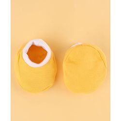 Babyhug Premium 100% Cotton Newborn Gift Set  11 Pcs Clothing Hamper Duck Print - Yellow| Jhabla, Bib, Wrapper, Mittens, Booties, 3 Wash cloths & 2 Nappies| Gift Set for New Born Boys & Girls
