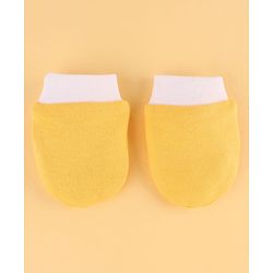 Babyhug Premium 100% Cotton Newborn Gift Set  11 Pcs Clothing Hamper Duck Print - Yellow| Jhabla, Bib, Wrapper, Mittens, Booties, 3 Wash cloths & 2 Nappies| Gift Set for New Born Boys & Girls