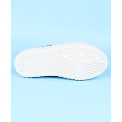 Cute Walk by Babyhug Casual Shoes with 3D Applique - Green
