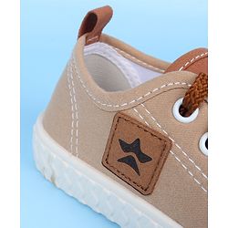 Cute Walk by Babyhug Casual Shoes with 3D Applique - Green