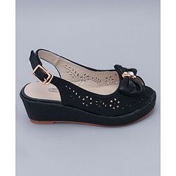 Cute Walk By Babyhug Peep Toes - Black - Size 27 Black