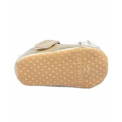 Cute Walk by Babyhug Booties With Bow Applique - Pink