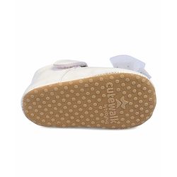 Cute Walk by Babyhug Booties With Bow Applique - Pink