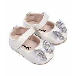 Cute Walk by Babyhug Booties With Bow Applique - Pink