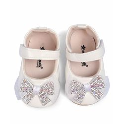 Cute Walk by Babyhug Booties With Bow Applique - Pink