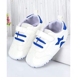 Cute Walk by Babyhug Velcro Closure Booties with Star Applique - Pink & White
