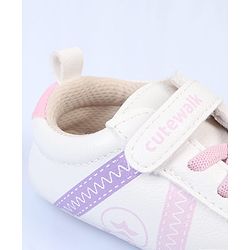 Cute Walk by Babyhug Velcro Closure Printed Booties - Pink & White