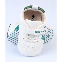 Cute Walk by Babyhug Velcro Closure Printed Booties - Pink & White
