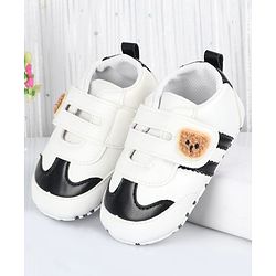 Cute Walk by Babyhug Velcro Closure Booties with Bear Applique - Green & White