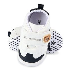 Cute Walk by Babyhug Velcro Closure Booties with Bear Applique - Green & White