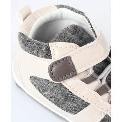 Cute Walk by Babyhug Velcro Closure Booties - Brown