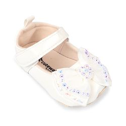 Cute Walk by Babyhug Velcro Closure Booties With Bow Applique - White