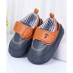 Cute Walk by Babyhug Velcro Closure Solid Booties - Navy Blue