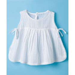Babyhug 100 % Cotton Sleeveless Solid Coloured  Jhabla with Cap & Panties - White