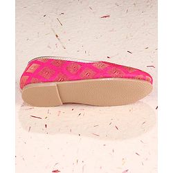 Cute Walk by Babyhug Slip On Mojaris with Design  - Dark Pink