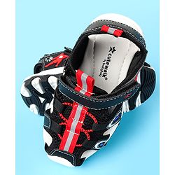 Cute Walk by Babyhug Velcro Closure Solid Sandals - Black