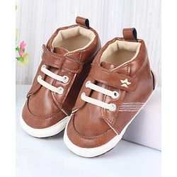 Cute Walk by Babyhug Velcro Closure Solid Booties - Brown