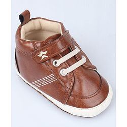 Cute Walk by Babyhug Velcro Closure Solid Booties - Brown
