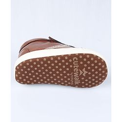 Cute Walk by Babyhug Velcro Closure Solid Booties - Brown