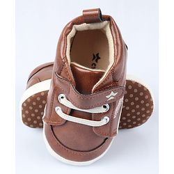 Cute Walk by Babyhug Velcro Closure Solid Booties - Brown
