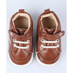 Cute Walk by Babyhug Velcro Closure Solid Booties - Brown