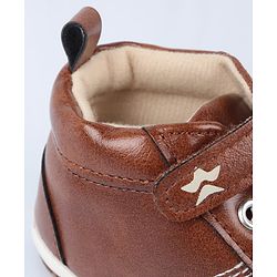 Cute Walk by Babyhug Velcro Closure Solid Booties - Brown