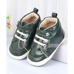 Cute Walk by Babyhug Velcro Closure Solid Booties - Brown
