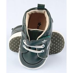 Cute Walk by Babyhug Velcro Closure Solid Booties - Brown