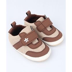 Cute Walk by Babyhug Velcro Closure Solid Booties - Blue