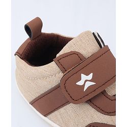 Cute Walk by Babyhug Velcro Closure Solid Booties - Blue