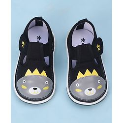 Cute Walk by Babyhug Casual Shoes With Velcro Closure & Face Applique - Black