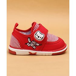 Cute Walk by Babyhug Casual Shoes With Velcro Closure & Cat Applique - Red
