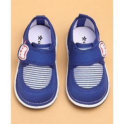 Cute Walk by Babyhug Casual Shoes With Velcro Closure & Cat Applique - Red