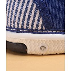 Cute Walk by Babyhug Casual Shoes With Velcro Closure & Cat Applique - Red
