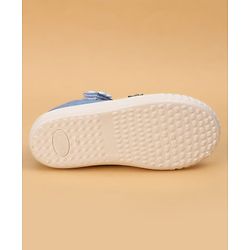 Cute Walk by Babyhug Casual Shoes With Velcro Closure & Floral Applique - Blue