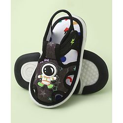 Cute Walk by Babyhug Velcro Closure Sandals With Astronaut Applique - Black