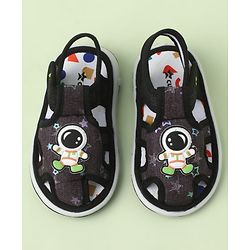 Cute Walk by Babyhug Velcro Closure Sandals With Astronaut Applique - Black