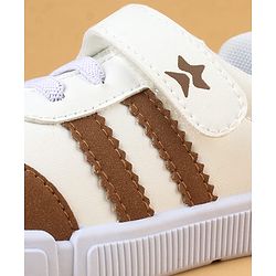 Cute Walk by Babyhug Casual shoes With Velcro Closure - Navy Blue