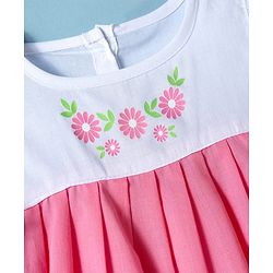 Babyhug 100 % Cotton Cambric Woven Sleeveless Jhabla & Bloomer With Floral Print - Multicolor