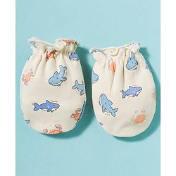 Babyhug 100% Cotton Knit Cap Mittens & Booties With Shark Print Multicolor - Diameter 17 cm