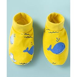 Babyhug 100% Cotton Knit Cap Mittens & Booties with Whale Print Multicolor - Diameter 10 cm