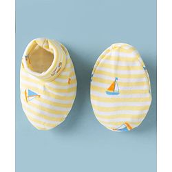 Babyhug 100% Cotton Interlock Knit Cap Mittens & Booties Set With Nautical Print Lemon - Diameter 8 cm