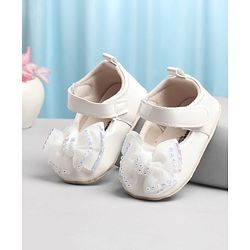 Cute Walk by Babyhug Velcro Closure Solid Booties with Bow Applique - White