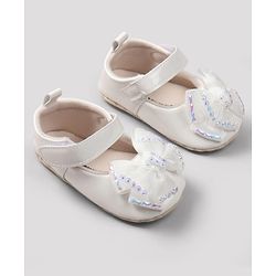 Cute Walk by Babyhug Velcro Closure Solid Booties with Bow Applique - White