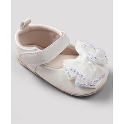 Cute Walk by Babyhug Velcro Closure Solid Booties with Bow Applique - White