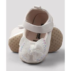 Cute Walk by Babyhug Velcro Closure Solid Booties with Bow Applique - White