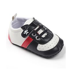 Cute Walk by Babyhug Velcro Closure Solid Booties - Black