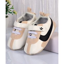 Cute Walk by Babyhug Velcro Closure Solid Booties - Blue